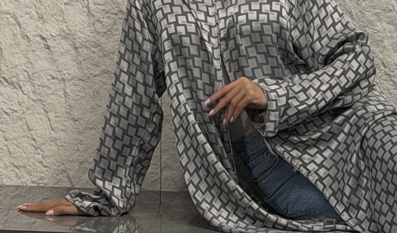 صورة حملة لعبايات ذا بلانك